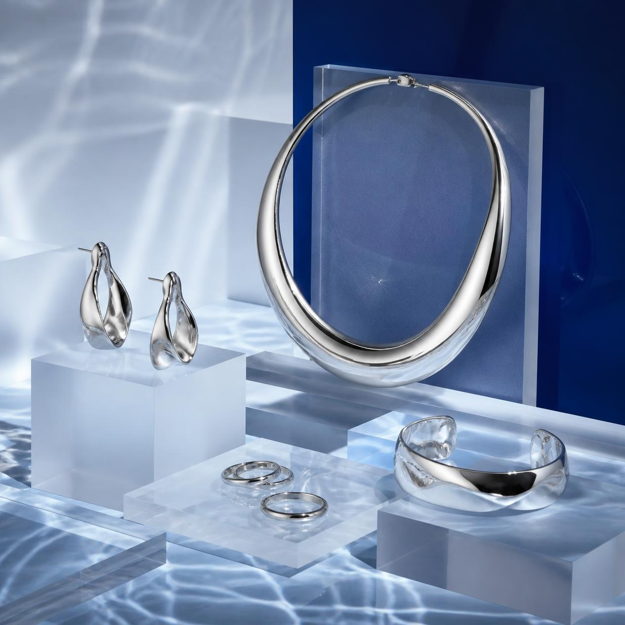 Polished silver crescent necklace
